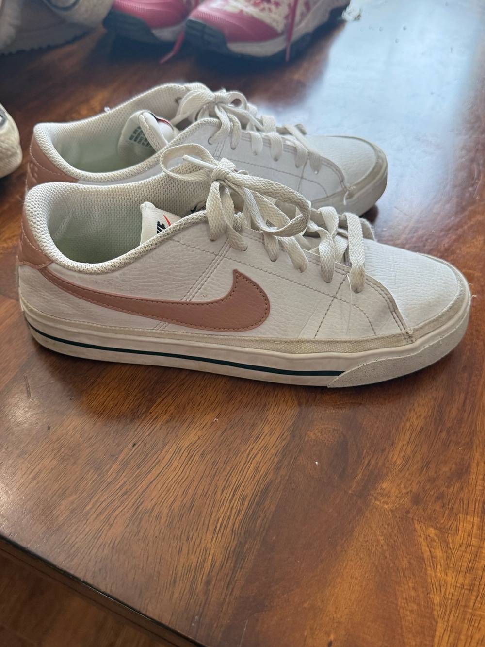 Nike Women’s Low-Top Sneaker in White with Pink Swoosh